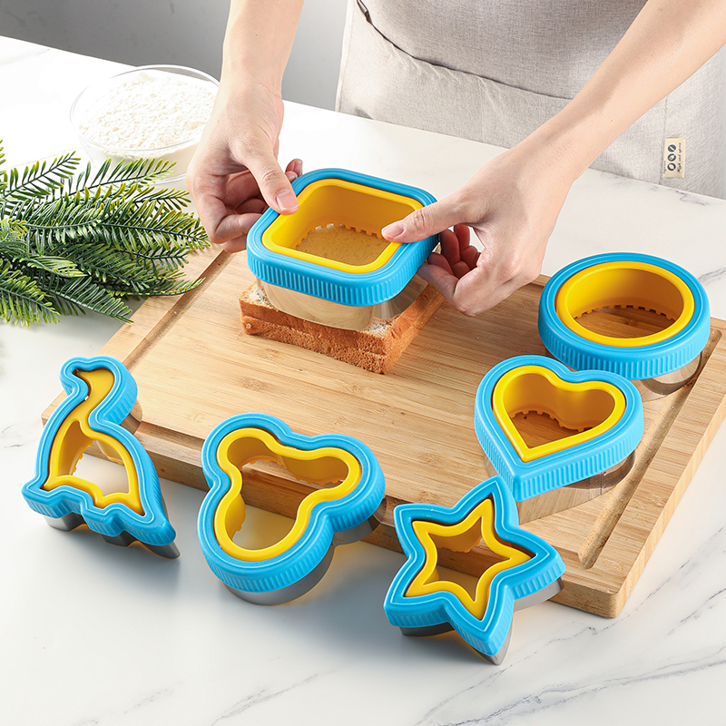 Kitchen Baking Utensil - Sandwich cutting and sealing machine, biscuit